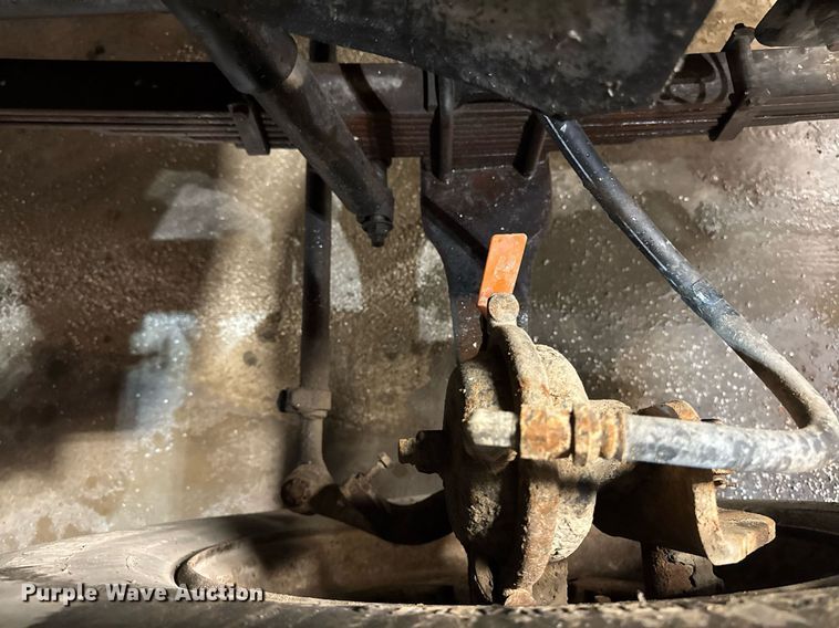 image for item DT0663 1991 Ford F700 winch truck