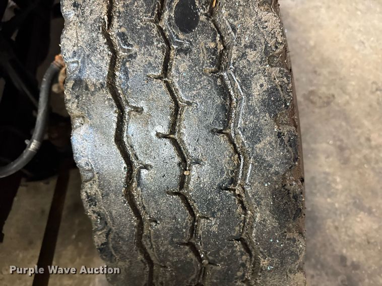 image for item DT0663 1991 Ford F700 winch truck