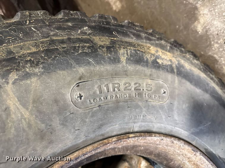 image for item DT0663 1991 Ford F700 winch truck