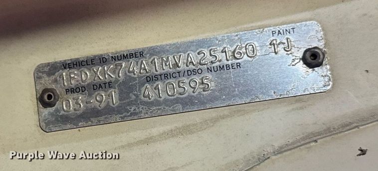 image for item DT0663 1991 Ford F700 winch truck