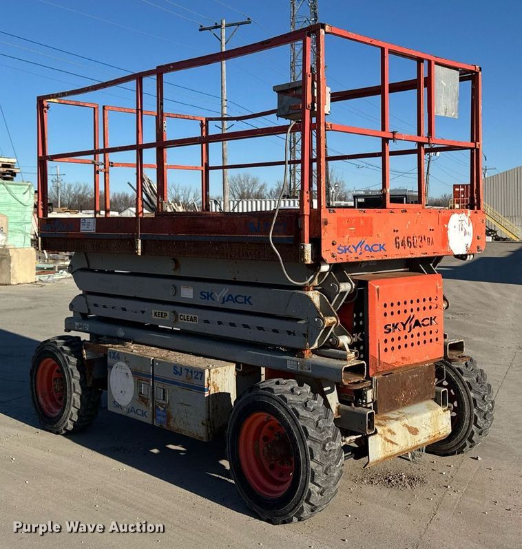 image for item DT0669 2006 Skyjack SJ7127 scissor lift
