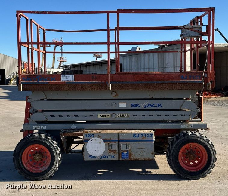image for item DT0669 2006 Skyjack SJ7127 scissor lift