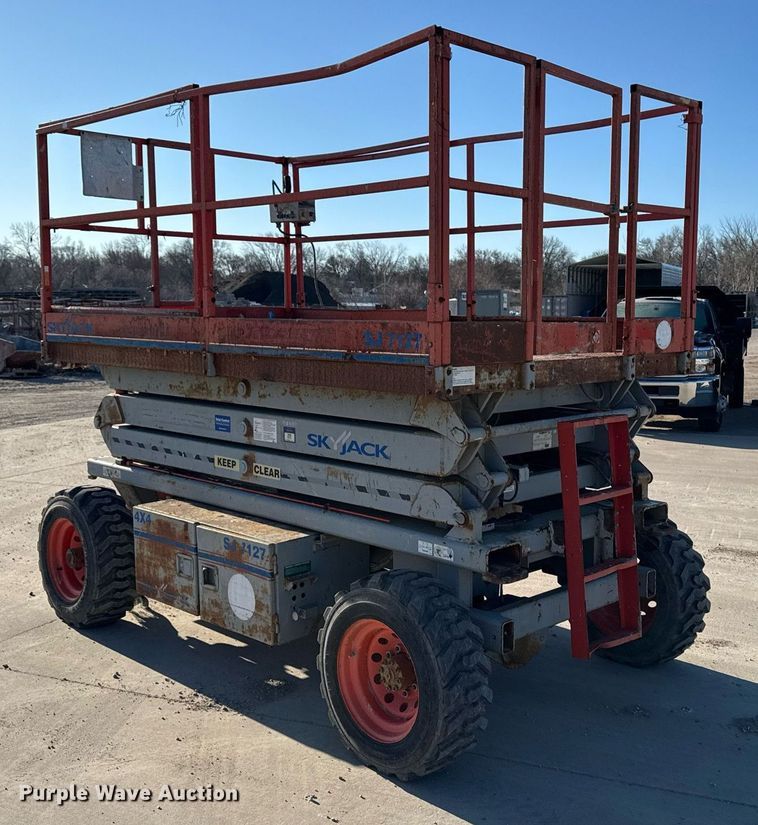 image for item DT0669 2006 Skyjack SJ7127 scissor lift