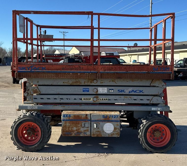 image for item DT0669 2006 Skyjack SJ7127 scissor lift
