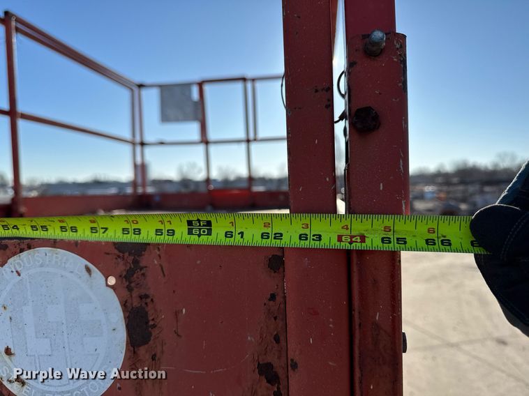 image for item DT0669 2006 Skyjack SJ7127 scissor lift