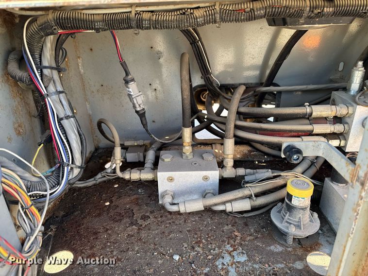 image for item DT0669 2006 Skyjack SJ7127 scissor lift