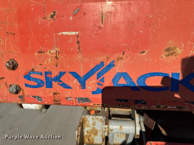 image for item DT0669 2006 Skyjack SJ7127 scissor lift