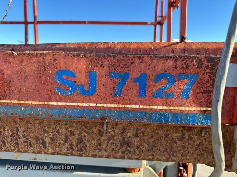 image for item DT0669 2006 Skyjack SJ7127 scissor lift