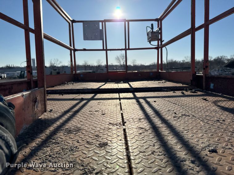 image for item DT0669 2006 Skyjack SJ7127 scissor lift