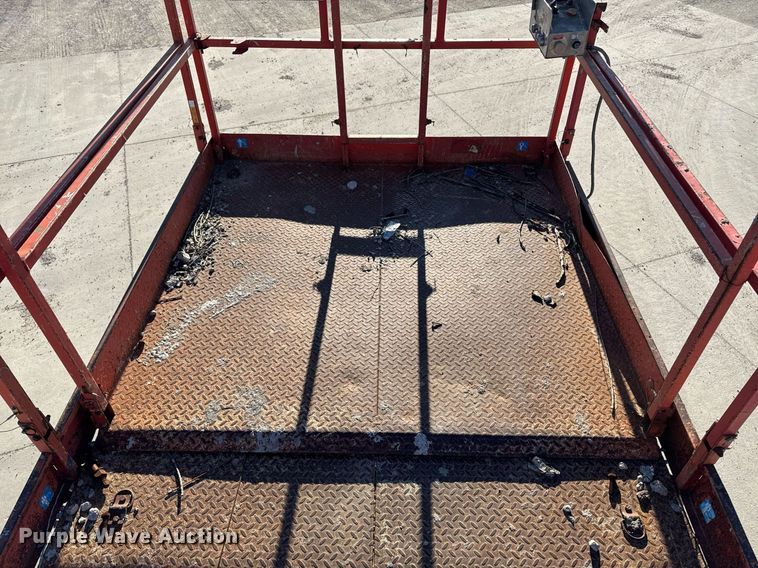 image for item DT0669 2006 Skyjack SJ7127 scissor lift