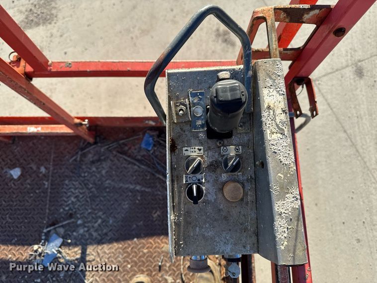 image for item DT0669 2006 Skyjack SJ7127 scissor lift