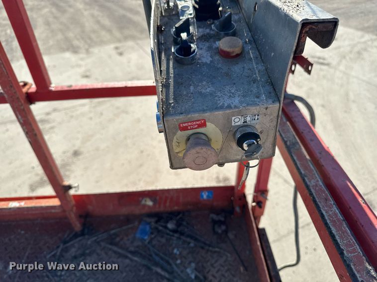 image for item DT0669 2006 Skyjack SJ7127 scissor lift