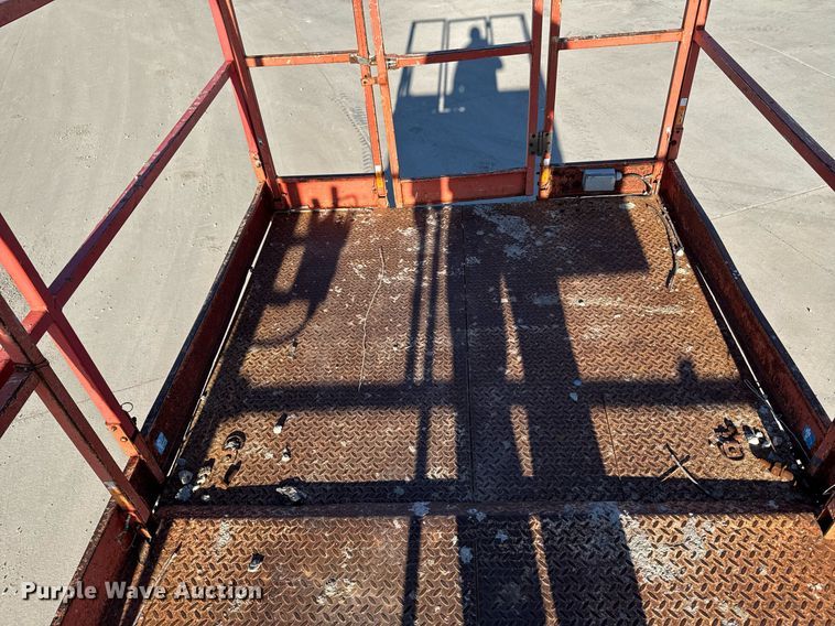 image for item DT0669 2006 Skyjack SJ7127 scissor lift