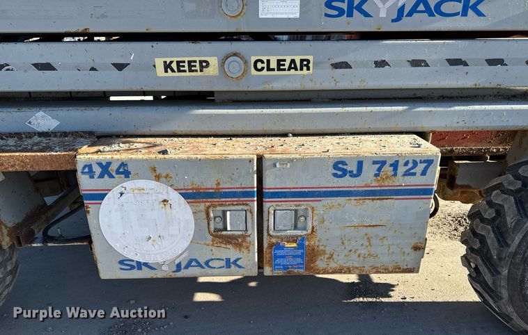 image for item DT0669 2006 Skyjack SJ7127 scissor lift
