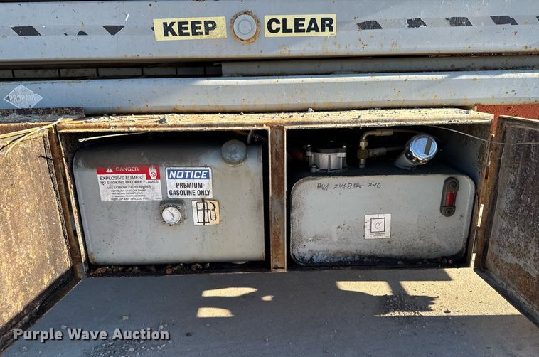 image for item DT0669 2006 Skyjack SJ7127 scissor lift