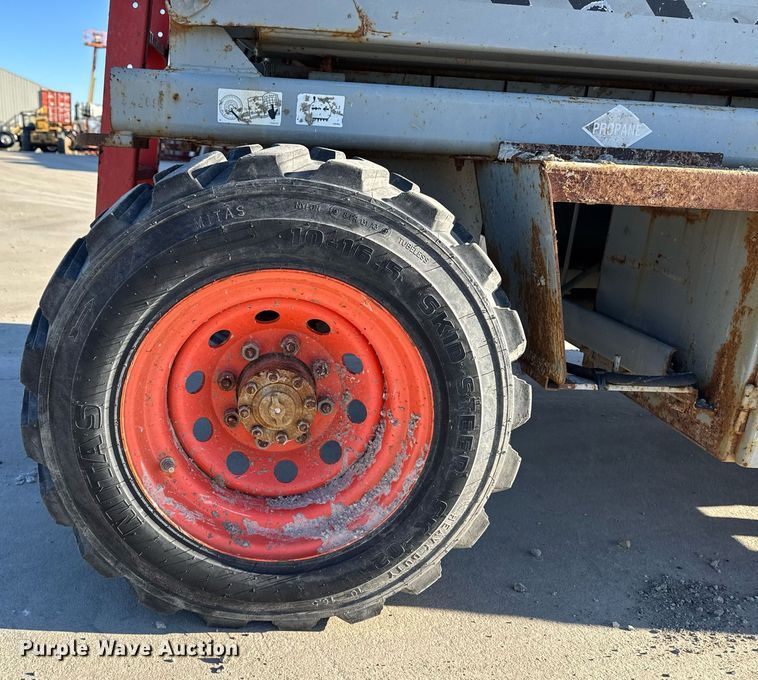 image for item DT0669 2006 Skyjack SJ7127 scissor lift