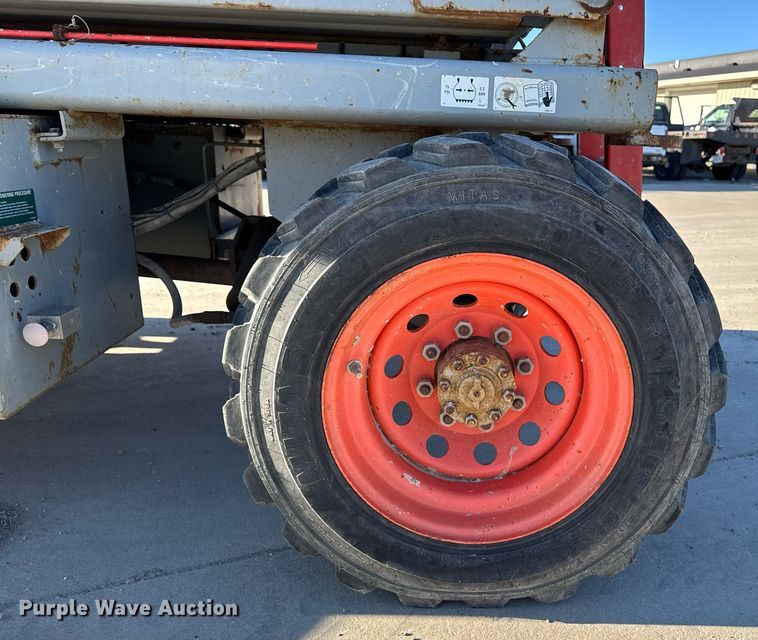 image for item DT0669 2006 Skyjack SJ7127 scissor lift