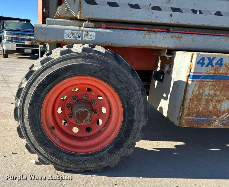 image for item DT0669 2006 Skyjack SJ7127 scissor lift