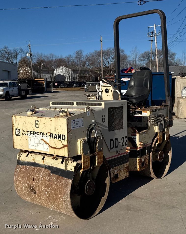 image for item DT0670 1995 Ingersoll Rand DD-22 double drum vibratory roller