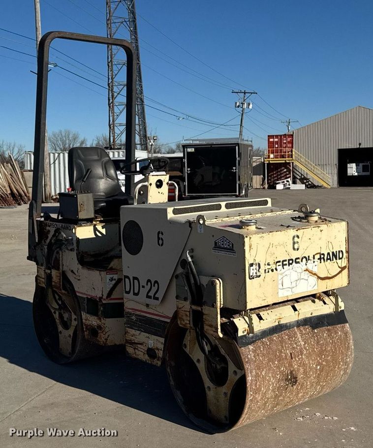 image for item DT0670 1995 Ingersoll Rand DD-22 double drum vibratory roller