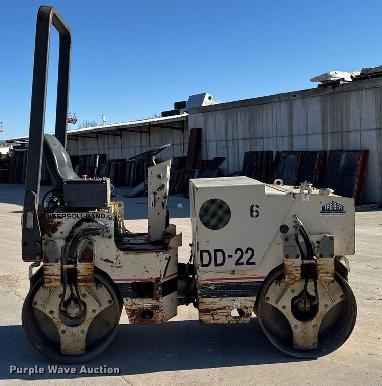 image for item DT0670 1995 Ingersoll Rand DD-22 double drum vibratory roller