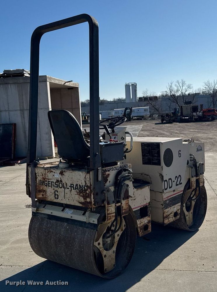 image for item DT0670 1995 Ingersoll Rand DD-22 double drum vibratory roller