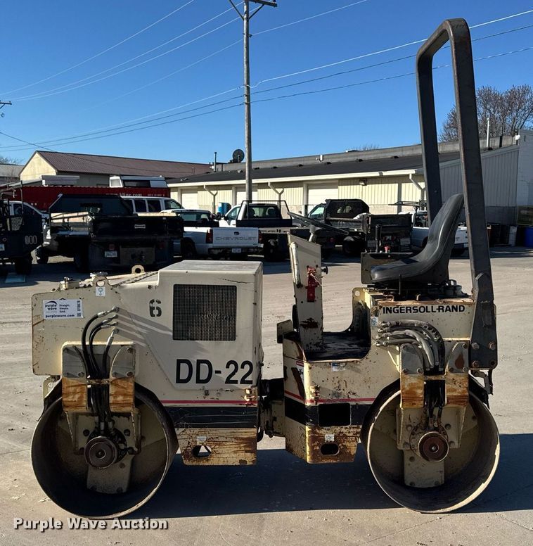 image for item DT0670 1995 Ingersoll Rand DD-22 double drum vibratory roller