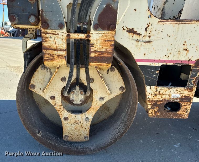 image for item DT0670 1995 Ingersoll Rand DD-22 double drum vibratory roller