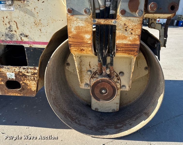 image for item DT0670 1995 Ingersoll Rand DD-22 double drum vibratory roller