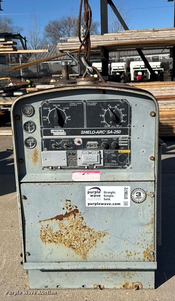 image for item DT0672 Lincoln Electric Shield-Arc SA-250 welder/generator