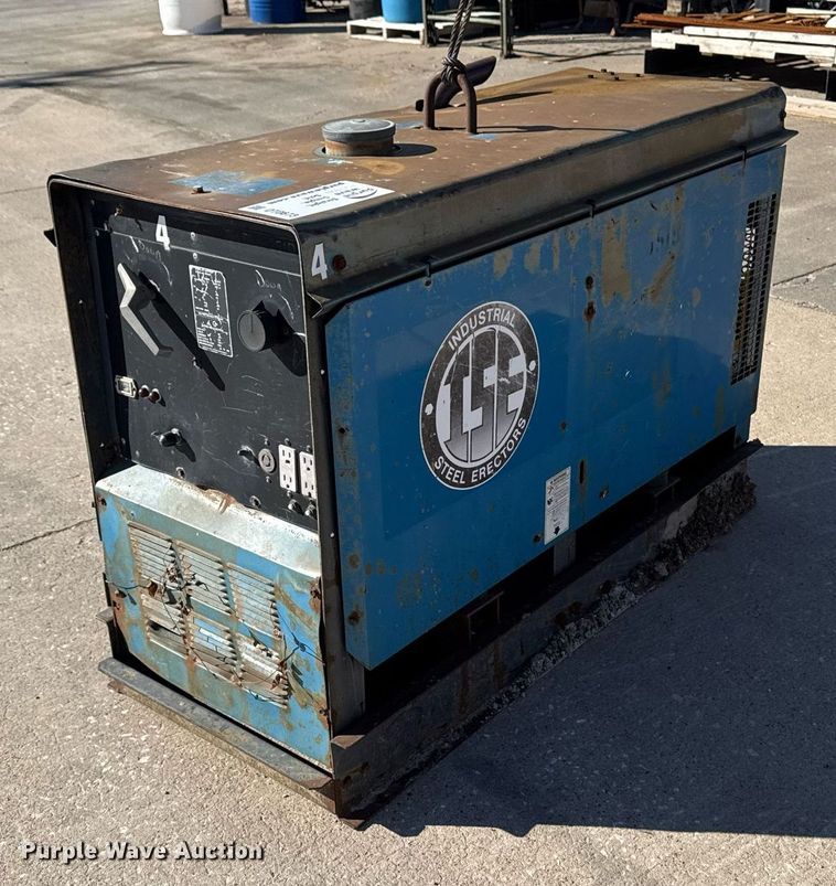 image for item DT0673 Miller Big Blue 251D welder/generator