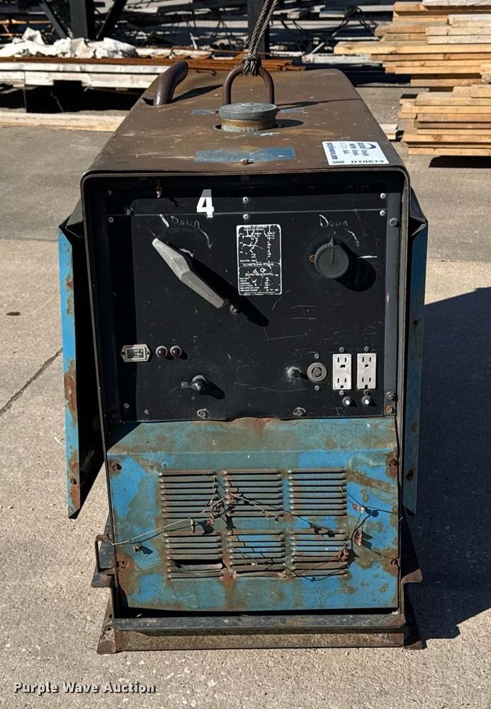 image for item DT0673 Miller Big Blue 251D welder/generator
