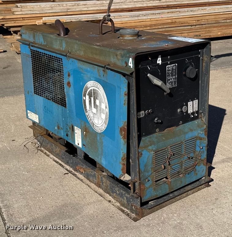 image for item DT0673 Miller Big Blue 251D welder/generator