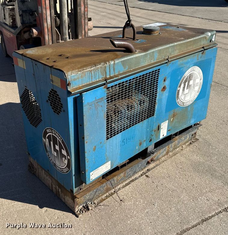 image for item DT0673 Miller Big Blue 251D welder/generator