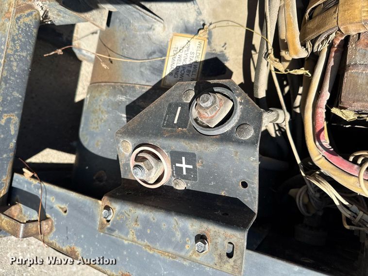 image for item DT0673 Miller Big Blue 251D welder/generator