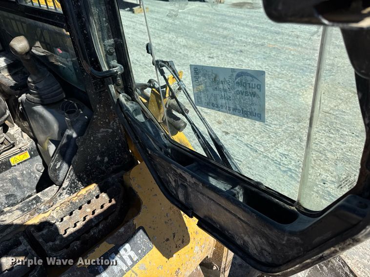 image for item DT0680 2011 Caterpillar 259B tracked skid steer loader