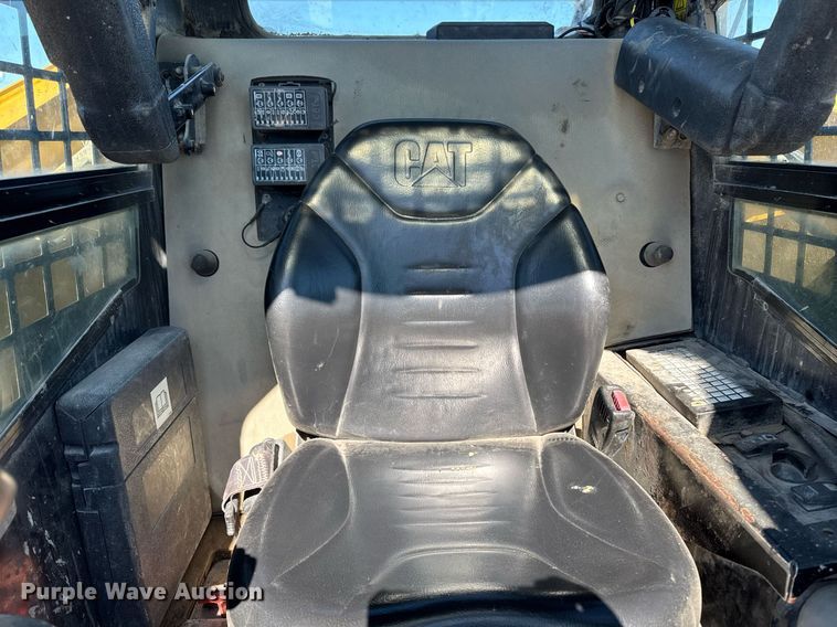 image for item DT0680 2011 Caterpillar 259B tracked skid steer loader