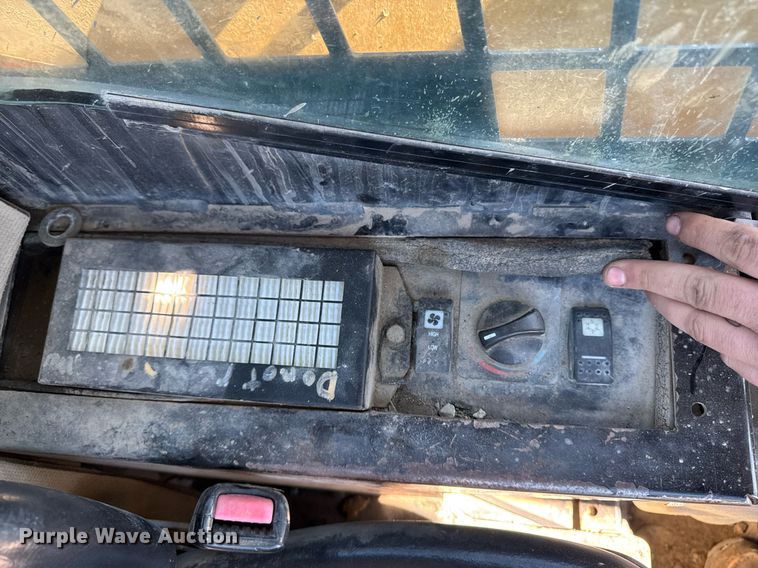 image for item DT0680 2011 Caterpillar 259B tracked skid steer loader