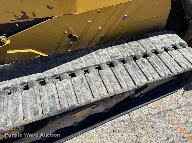 image for item DT0680 2011 Caterpillar 259B tracked skid steer loader