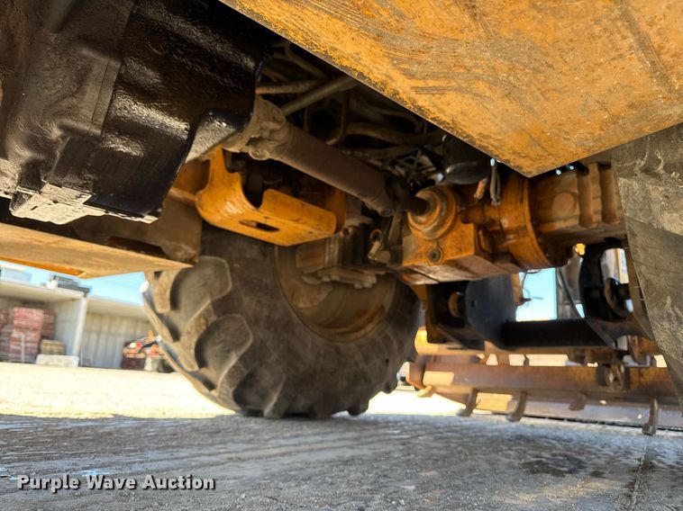 image for item DT0683 1996 Case 570 LXT industrial tractor