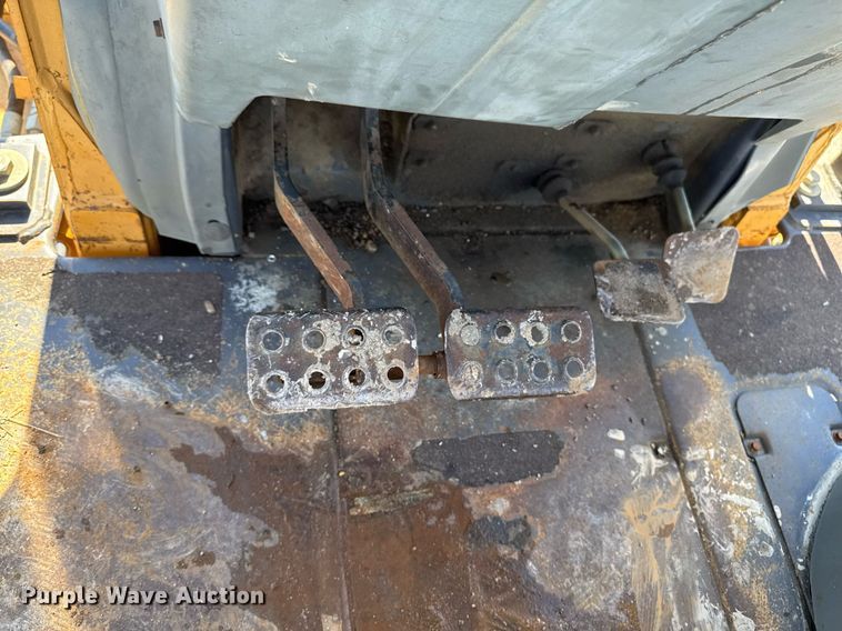 image for item DT0683 1996 Case 570 LXT industrial tractor