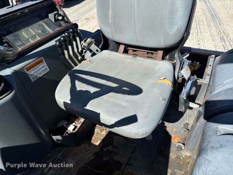 image for item DT0683 1996 Case 570 LXT industrial tractor