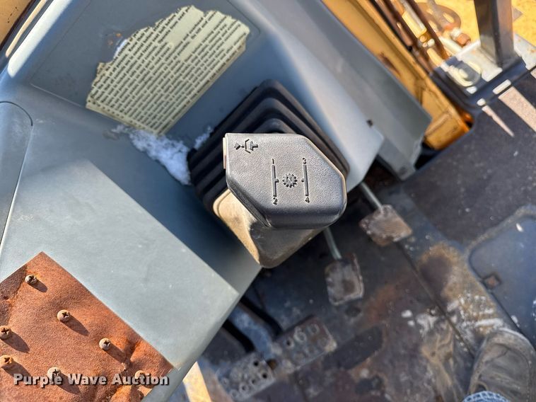 image for item DT0683 1996 Case 570 LXT industrial tractor