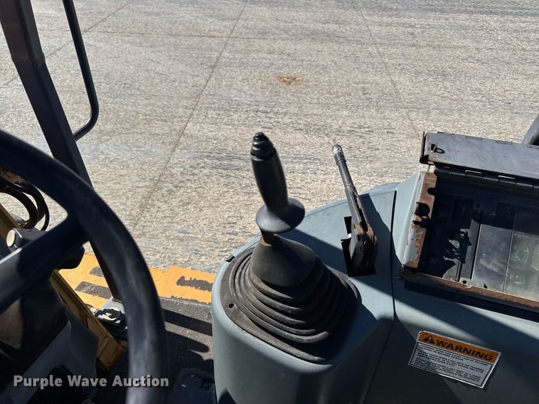 image for item DT0683 1996 Case 570 LXT industrial tractor