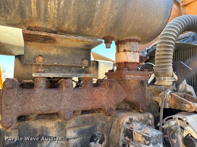 image for item DT0683 1996 Case 570 LXT industrial tractor