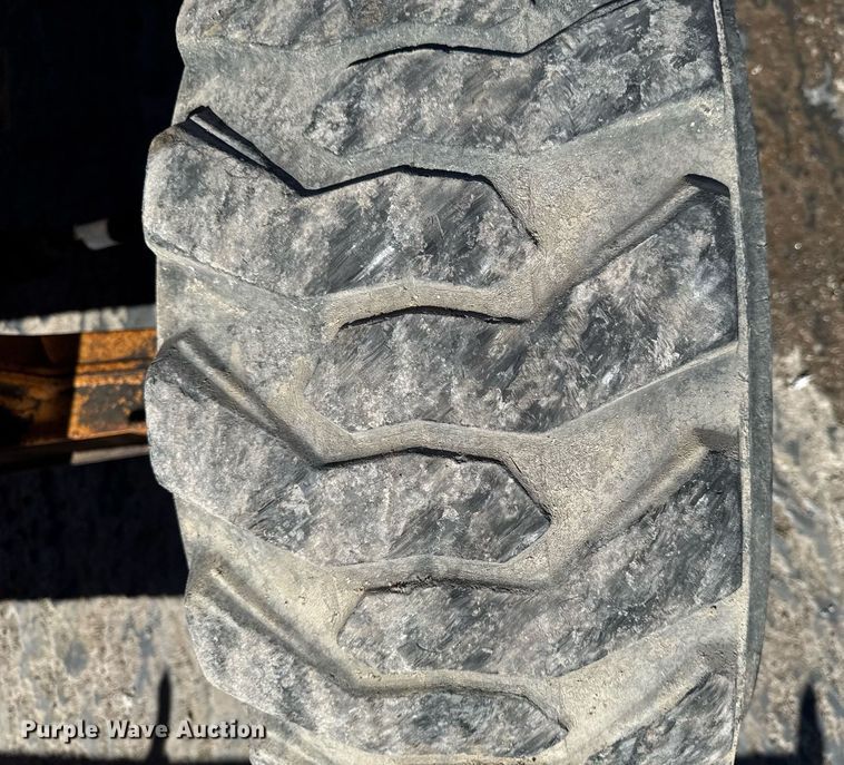 image for item DT0683 1996 Case 570 LXT industrial tractor