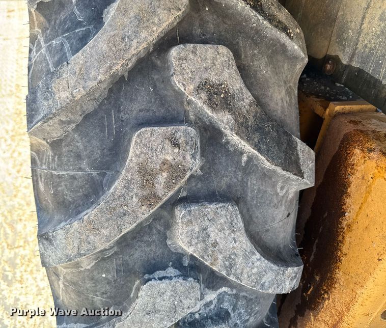 image for item DT0683 1996 Case 570 LXT industrial tractor