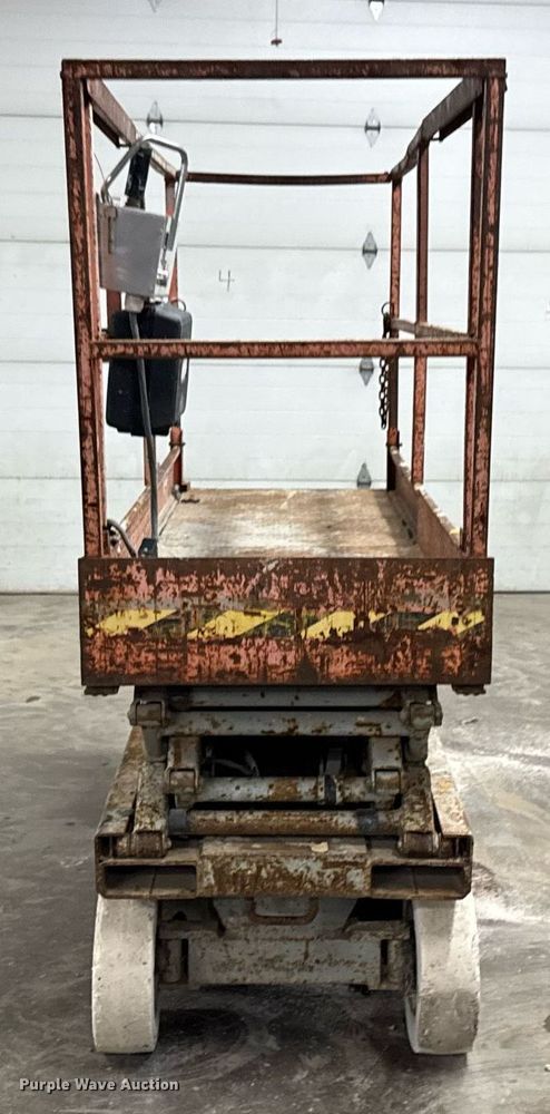 image for item DT0684 2005 Skyjack SJ 3220 scissor lift