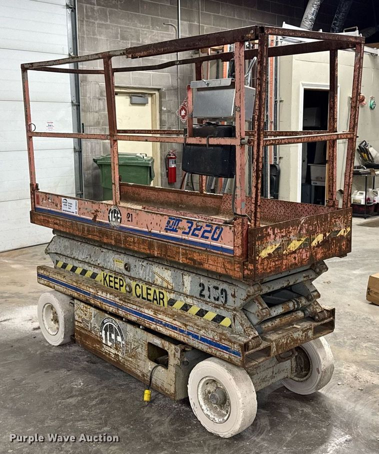 image for item DT0684 2005 Skyjack SJ 3220 scissor lift