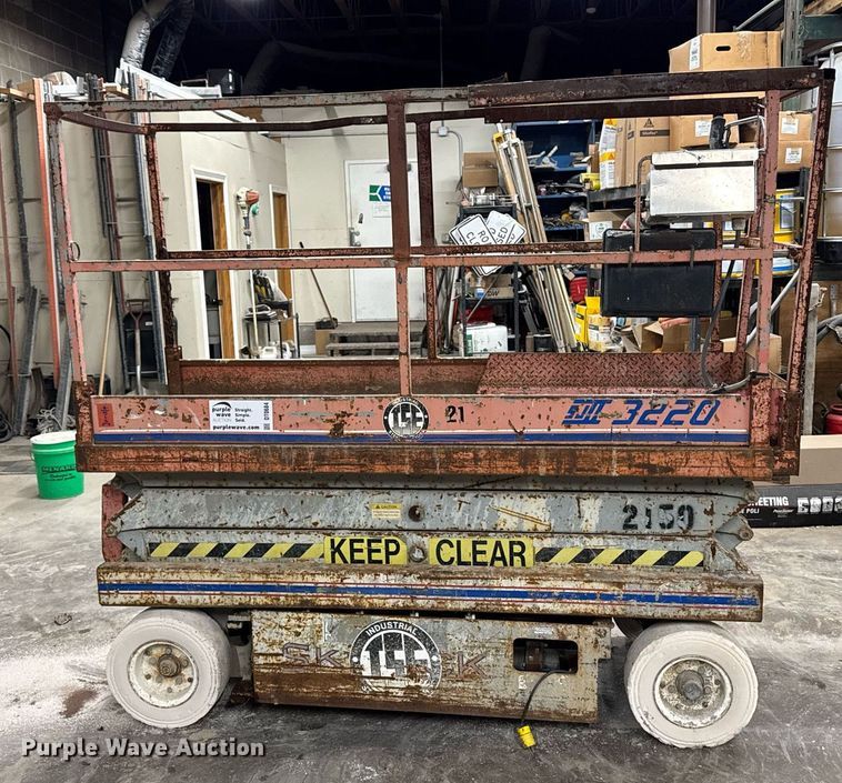 image for item DT0684 2005 Skyjack SJ 3220 scissor lift